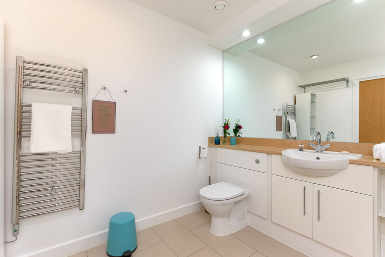 Bathroom 3, Bright Comfy 2 bed in trendy Dalston, London