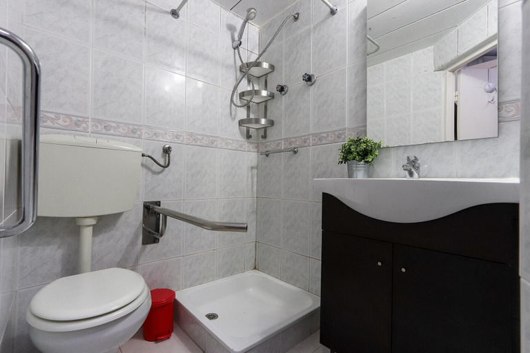 Bathroom, Bairro Alto Classic by Homing, Lisbon