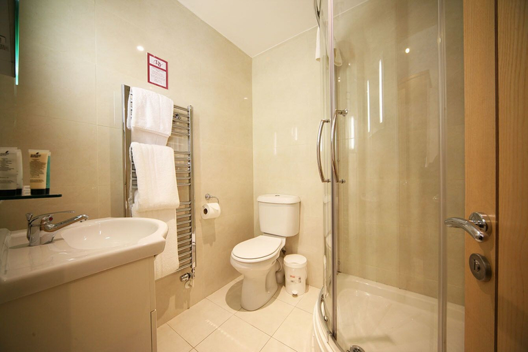 Bathroom 4, The Dewdrop Inn, Worcestershire