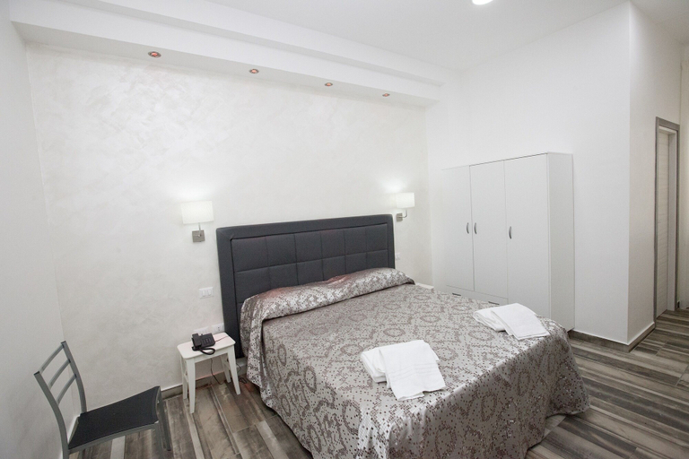 Bedroom 4, Napoli Garibaldi Square, Napoli