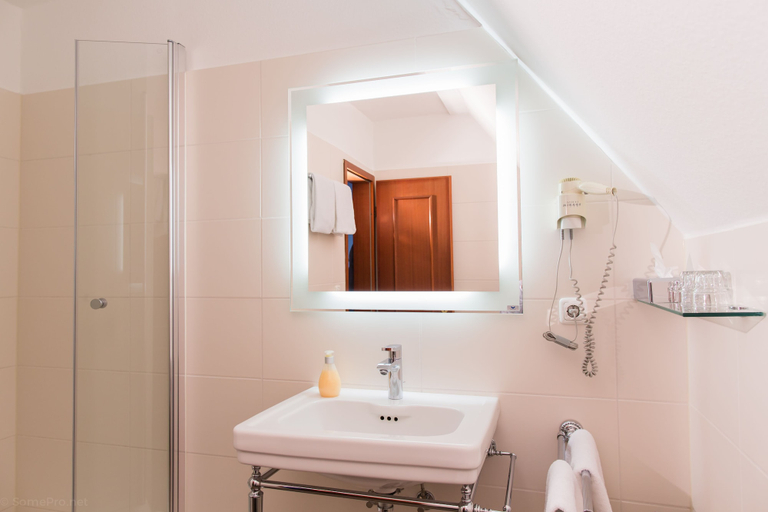 Bathroom 5, Meyers Hotel, Harburg
