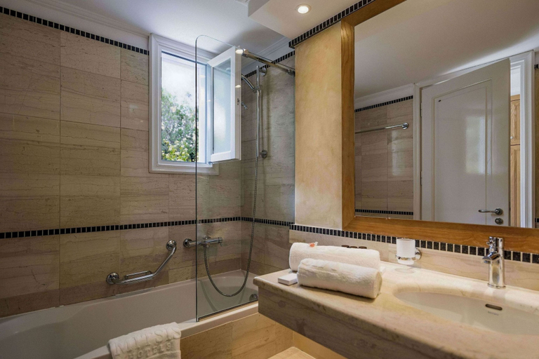 Bathroom 4, Mitsis Ramira, South Aegean