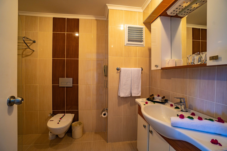 Bathroom 5, Senza Garden Holiday Club, Alanya