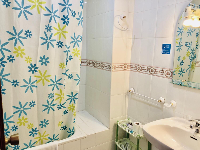 Bathroom 5, Hotel El Ancla, Madrid