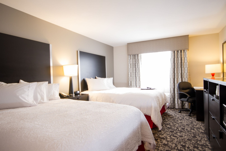 Bedroom 3, Hampton Inn & Suites DuPont, Pierce