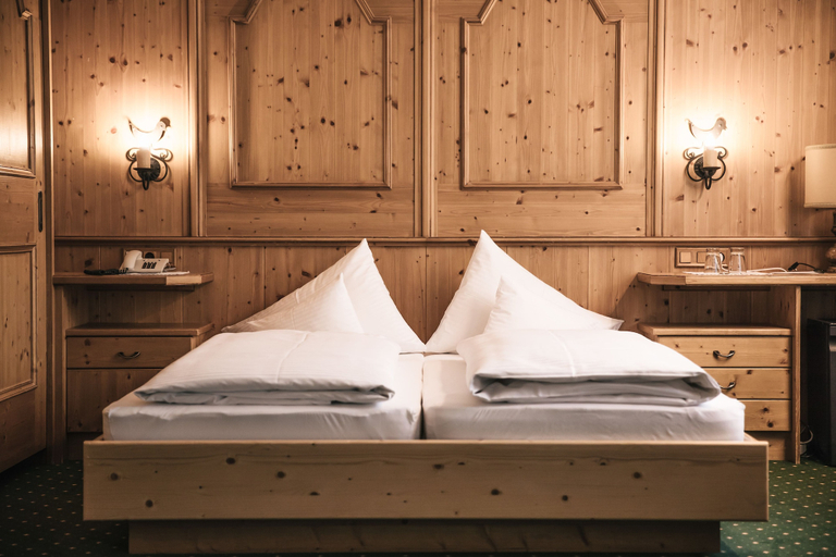 Bedroom 3, Hotel Grieshof, Landeck