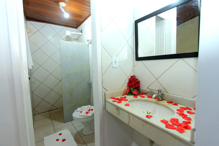 Bathroom 5, Navegantes Hotel, Porto Seguro