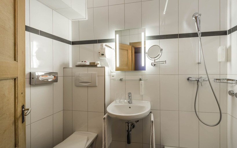 Bathroom 4, Romantik Hotel Stern, Plessur