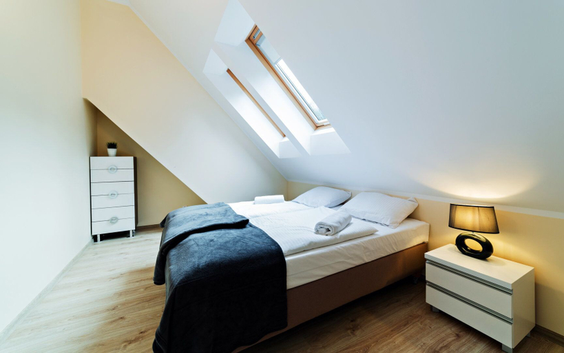 Bedroom 2, EverySkyKomuny Paryskiej, Jelenia Góra