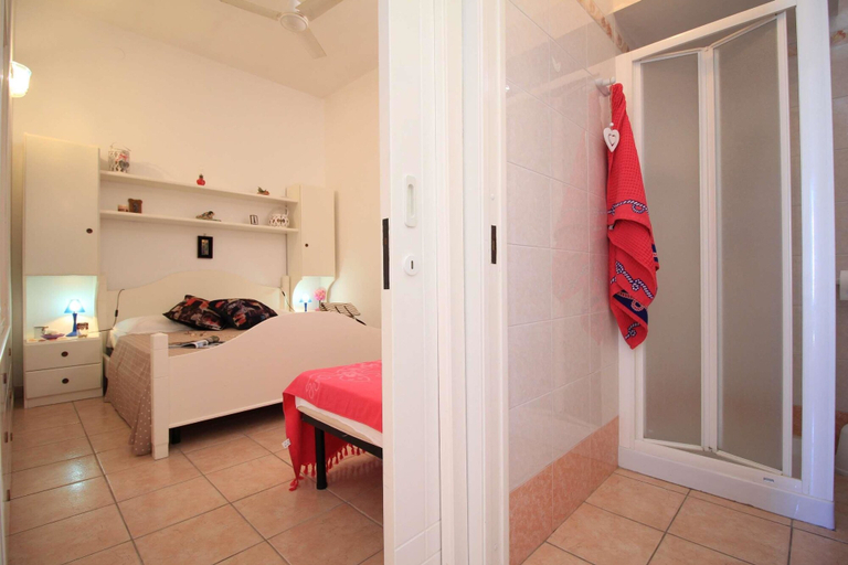 Room 3, Scrigno a due Passi Dalla Spiaggia, Taranto