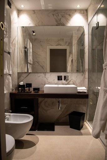 Bathroom 5, Palazzo Salomone, Syracuse