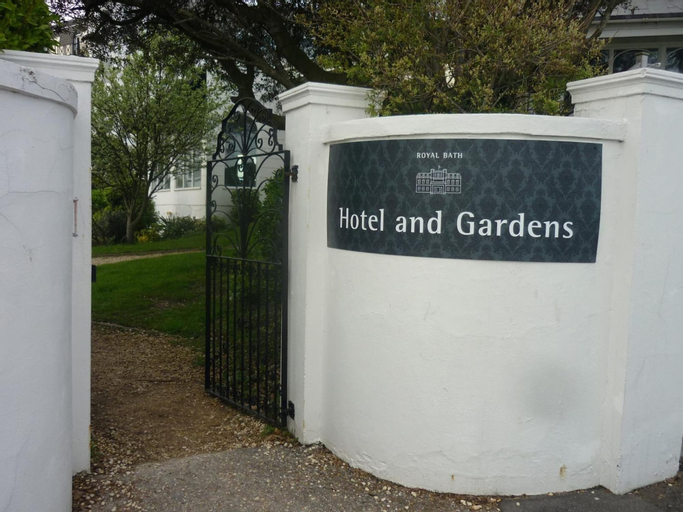 Exterior & Views 18