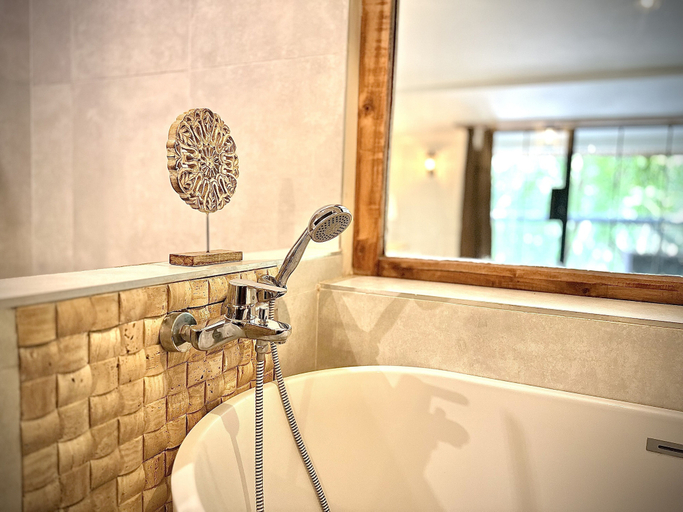 Bathroom 4, Sakae Paradise Resort, Chongwe
