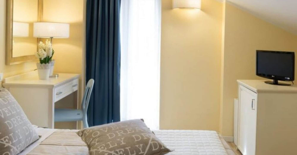 Bedroom 3, Villa Rosa BeYou Hotel, Rimini