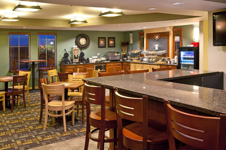 Food & Drinks 5, AmericInn by Wyndham Osage, Mitchell