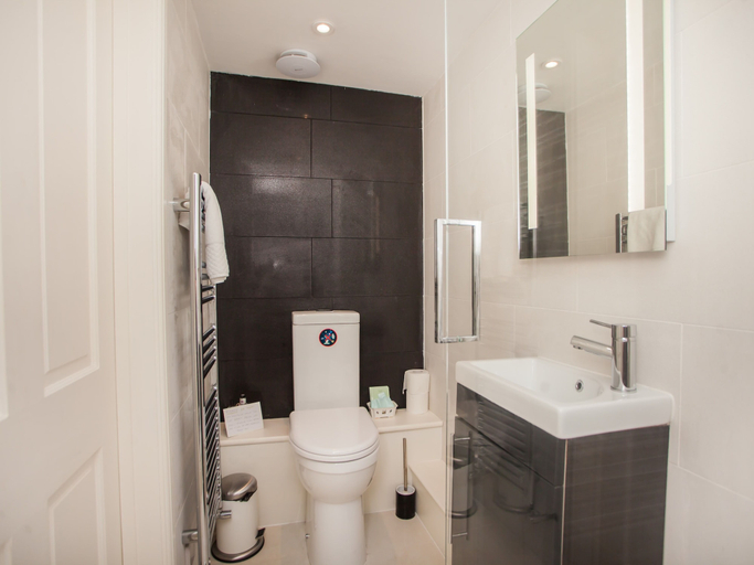 Bathroom 2, The Art Studio, Bath and North East Somerset