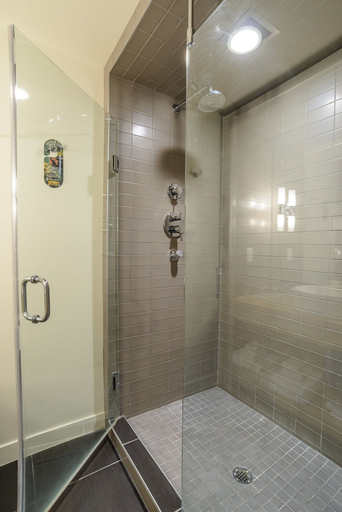 Bathroom 3, Bow View Lodge, Division No. 15