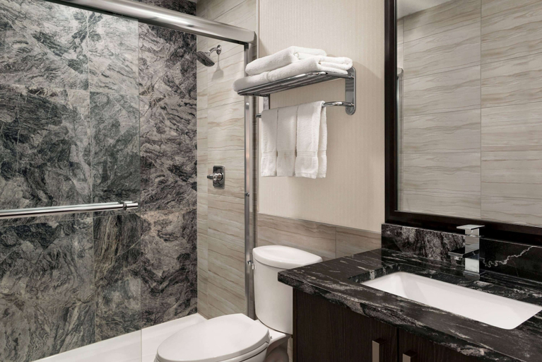Bathroom 4, Days Inn by Wyndham Wainwright, Division No. 7