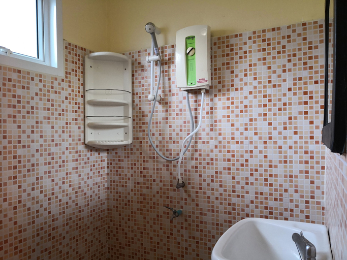 Bathroom 3, Rungrod Grand Hotel, Muang Nong Bua Lam Phu