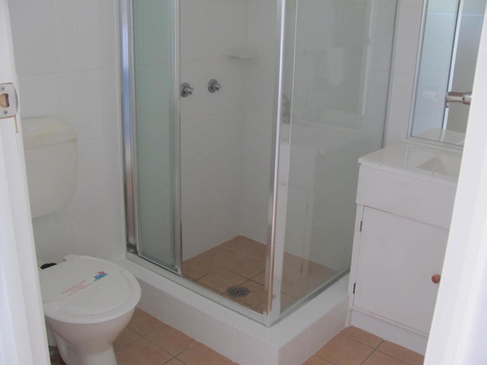Bathroom 4, Tweed Central Motel, Tweed Heads