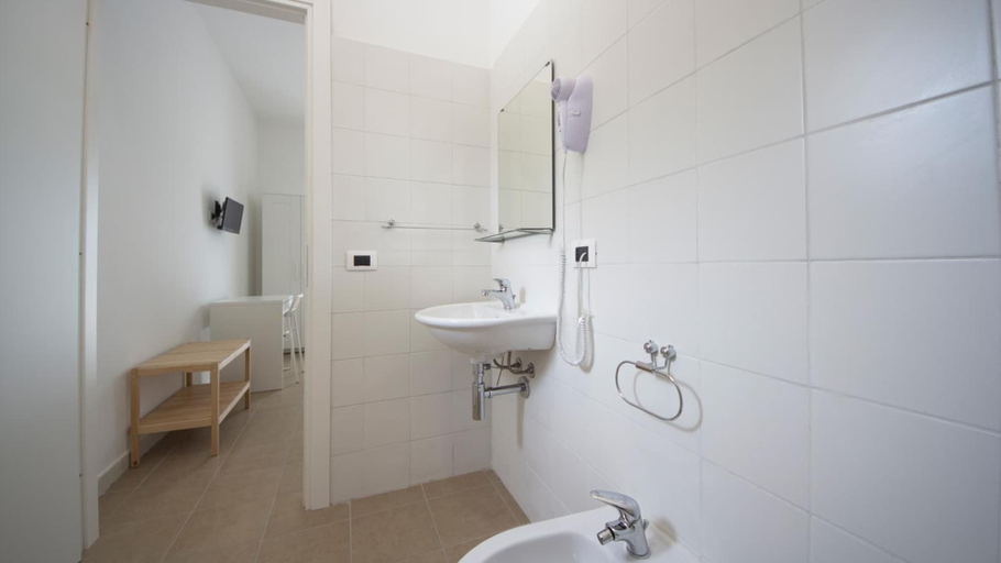 Bathroom 5, Casale Marcalia, Cosenza