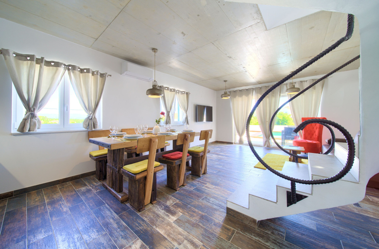 Food & Drinks, Pax House 2, Krk