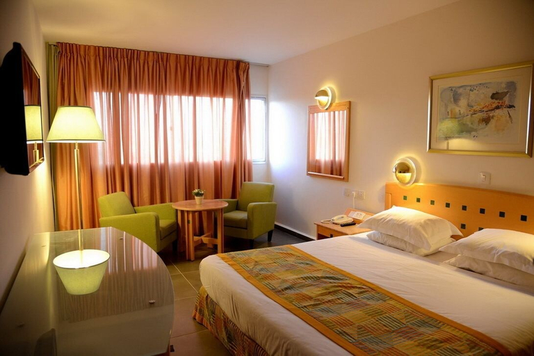 Bedroom 2, Aquamarine Hotel