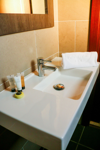 Bathroom 5, Hotel Kapital, Maputo