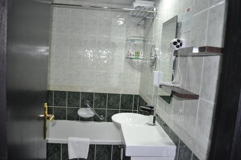 Bathroom 4, Al Jawhara Hotel Apartments, Dubai
