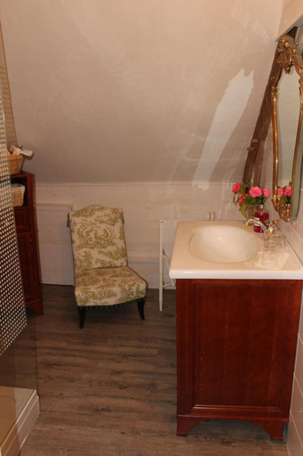 Bathroom 5, La Sévinais, Ille-et-Vilaine