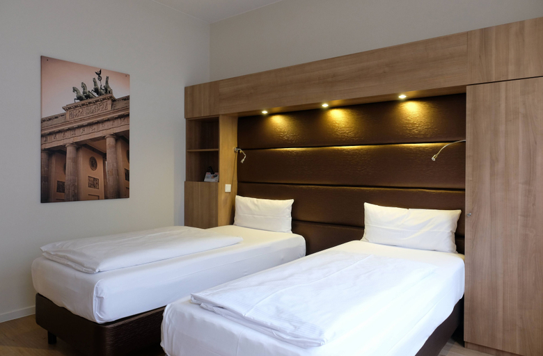 Bedroom 3, Motel Plus Berlin, Berlin