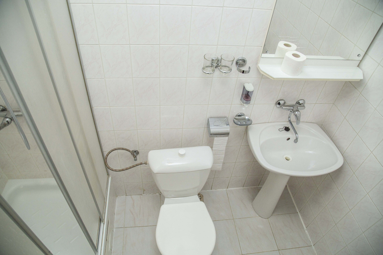 Bathroom 3, Hotel Prom, Trutnov