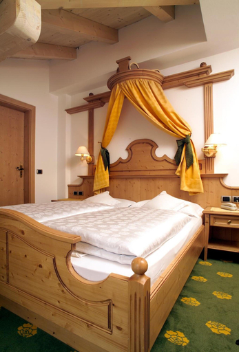 Bedroom 3, Hotel Flora, Bolzano