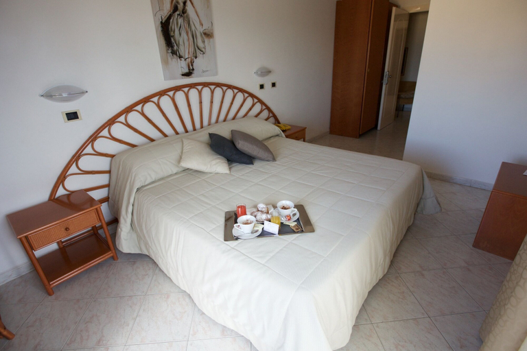 Bedroom 3, Hotel Il Delfino, Livorno