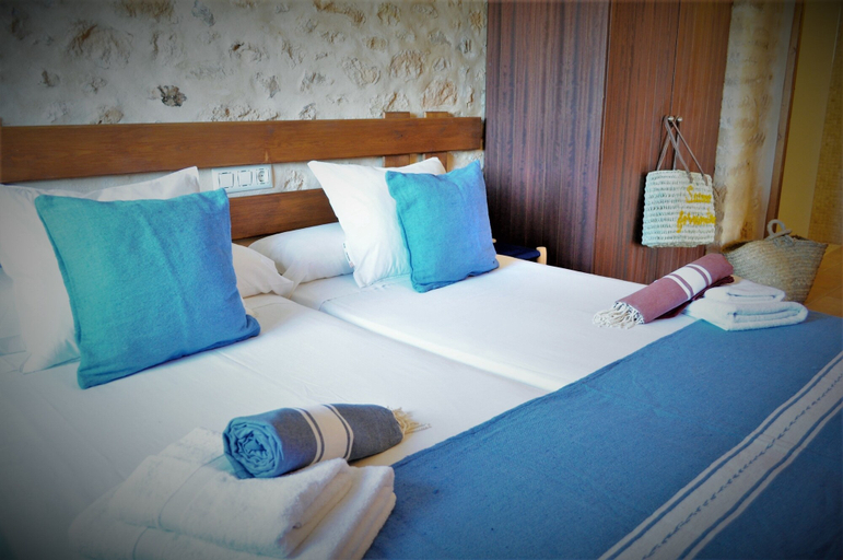 Bedroom 3, Siamo Bella, Baleares