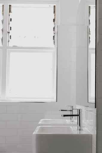 Bathroom 4, General Roberts Hotel, Newcastle - Throsby