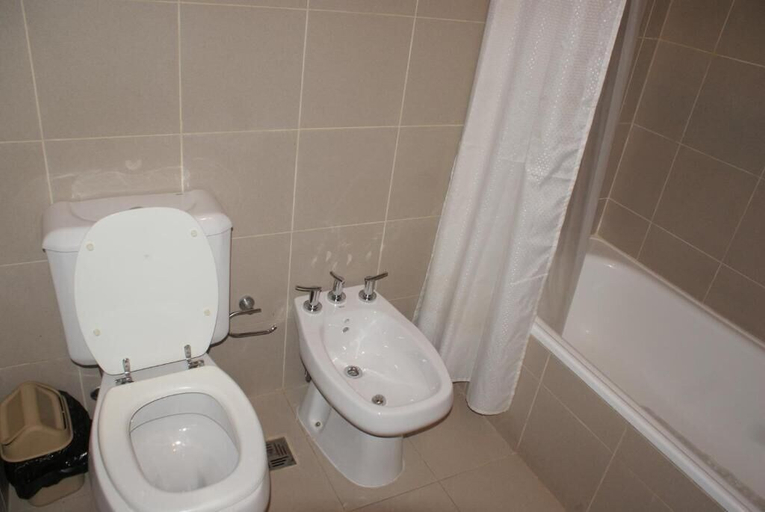 Bathroom 3, El Puente Aparts, Lago Argentino