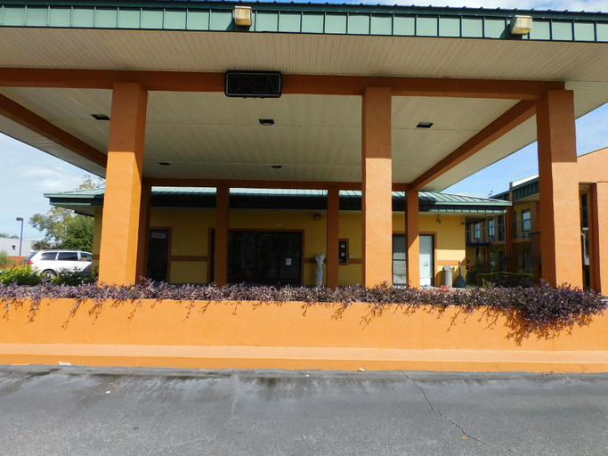 Exterior & Views 1, Camilla Inn & Suites, Mitchell