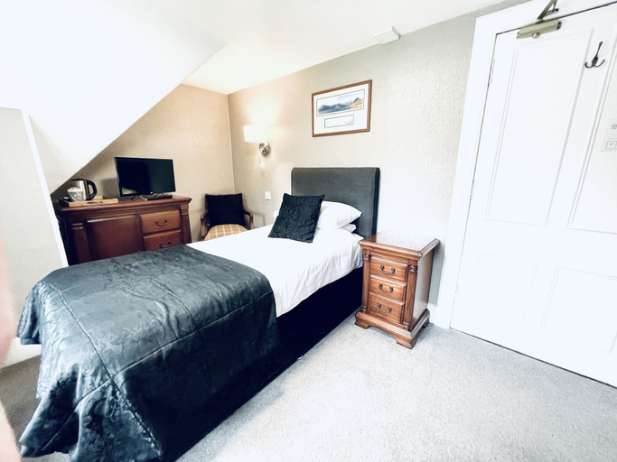 Bedroom 2, Invergarry Hotel, Highland