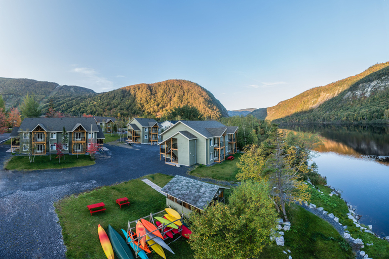 Exterior & Views