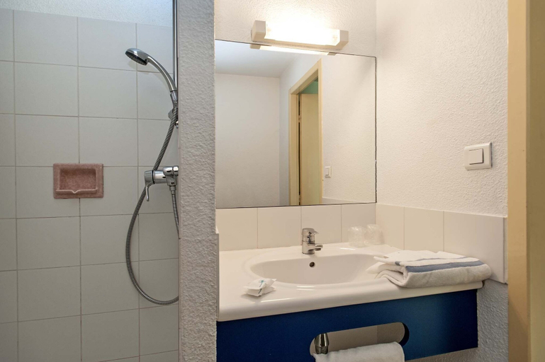 Bathroom 3, Brit Hotel Deltour Essentiel Mende, Lozère