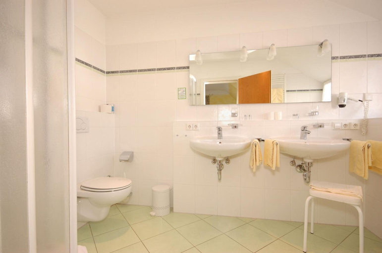 Bathroom 3, Gasthof Hirschen, Breisgau-Hochschwarzwald