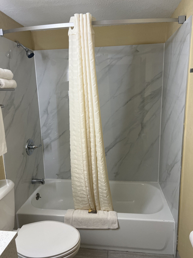 Bathroom 4, Super 8 by Wyndham Marion, Williamson