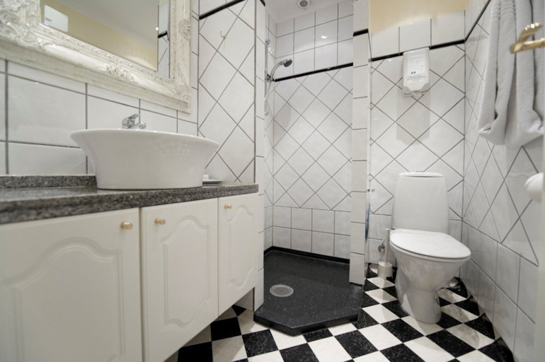 Bathroom 4, Hotel Tiffany, Copenhagen