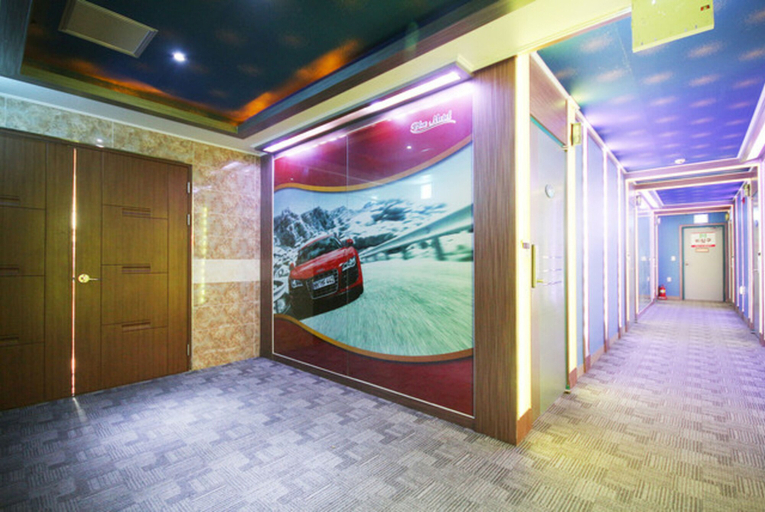 Others 5, Blue Motel, Gwangsan