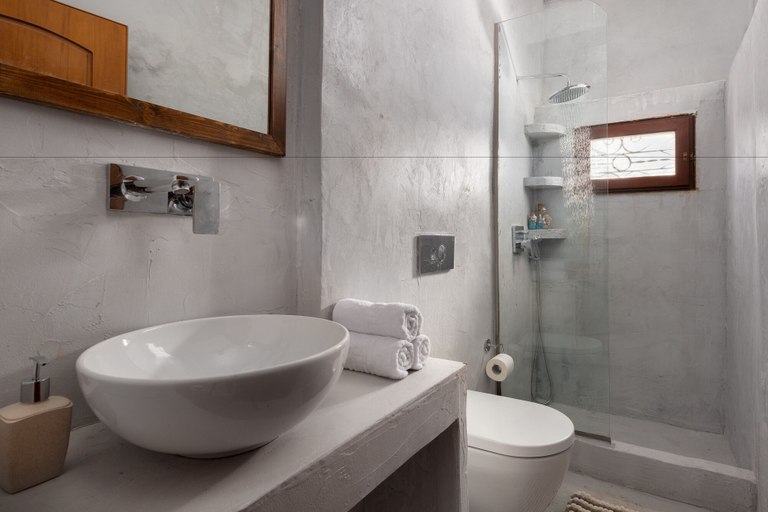 Bathroom 4, Maravelia Mare, South Aegean