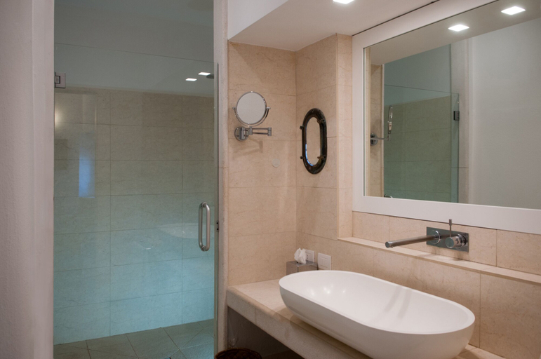 Bathroom 5, La Peschiera, Bari