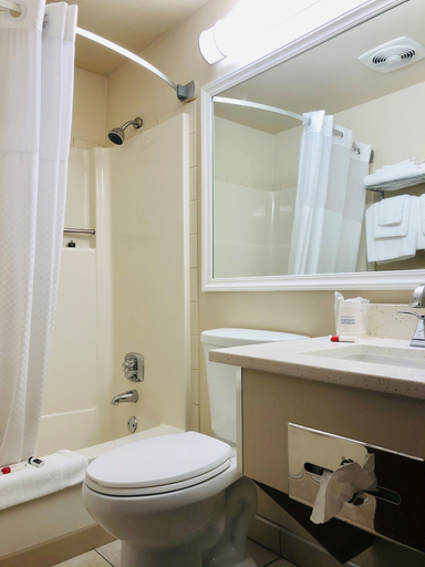 Bathroom 4, Super 8 by Wyndham Coeur d'Alene, Kootenai