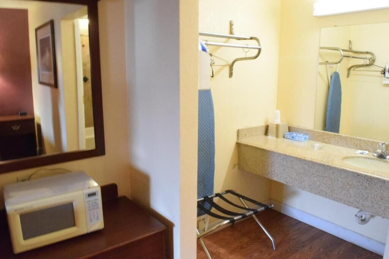 Bathroom, DELUX INN, Ector