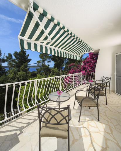 Others 5, Villa Tamara, Jelsa